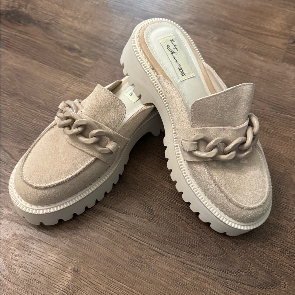 Vintage Havana Cream Suede Chain-Trim Lug Mules